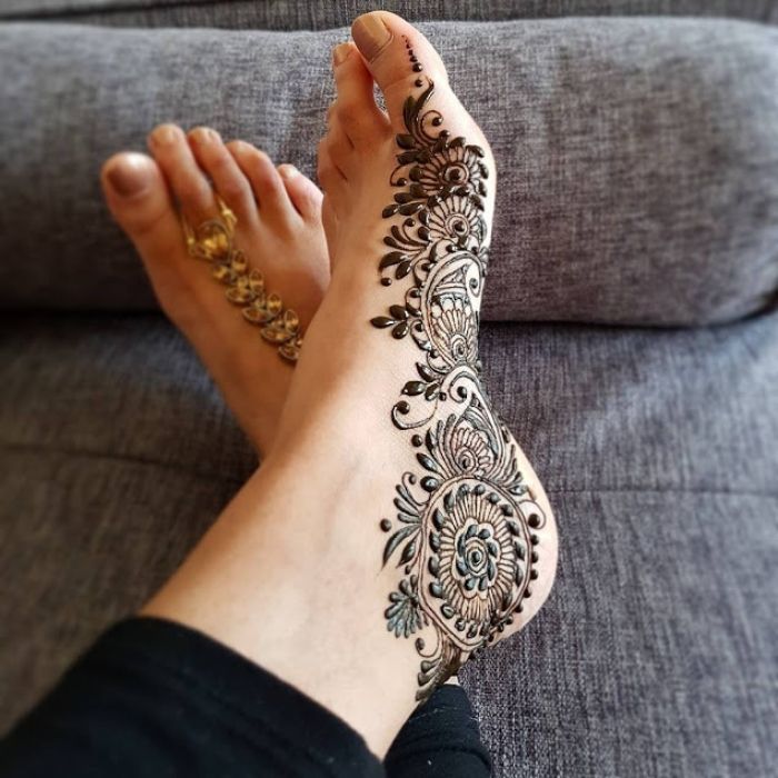 leg Mehndi Design Simple