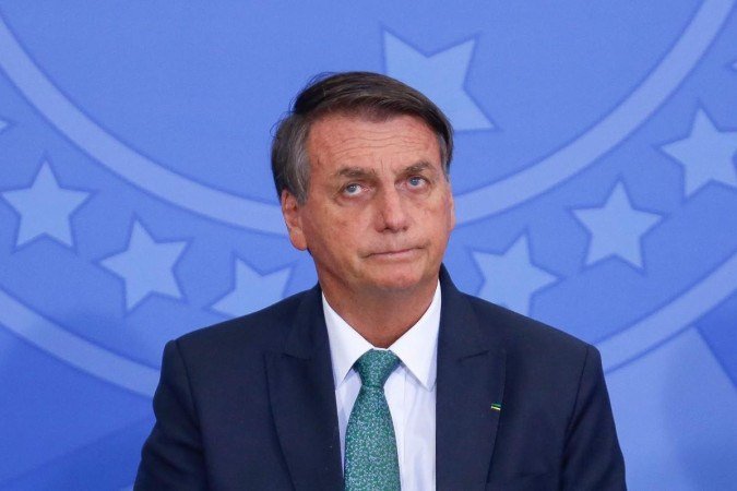 Bolsonaro quer preços congelados dos combustíveis e gás de cozinha até a eleição
