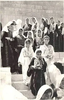 فتيات فلسطينيات عام ١٩٣٠ من منطقة ريف القدس او من محيطها