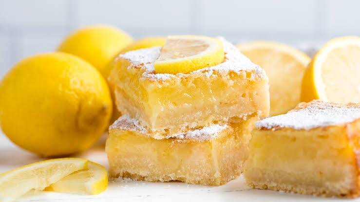 Lemon bars, krispi, segar dan lembutnya lemon curd memanjakan lidah di setiap gigitan