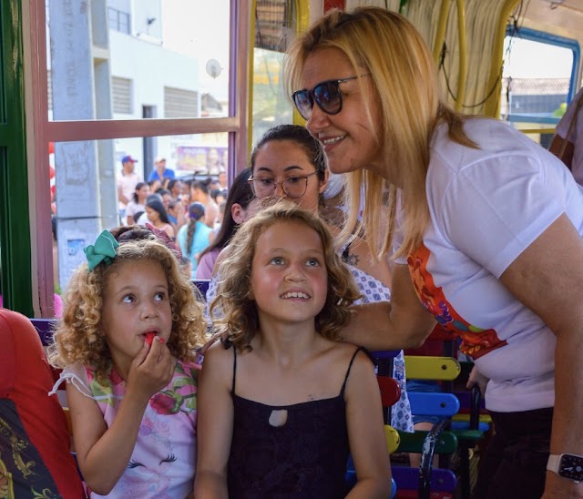  Riva leva trenzinho da alegria para as ruas do Cedro em comemoração ao dia das crianças
