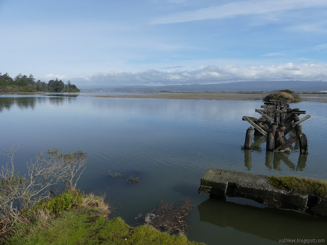 end of the road, bridge pilons