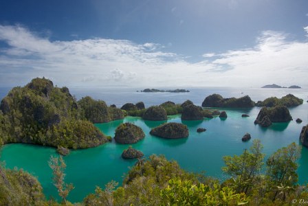  Papua merupakan Pulau yang berada paling timur Indonesia 11 Tempat Wisata Di Papua Paling Terkenal