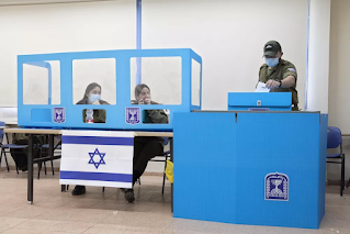 Blocos pró e anti-Netanyahu empatados em 60 cadeiras aponta pesquisa