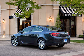 Rear 3/4 view of 2015 Buick Regal