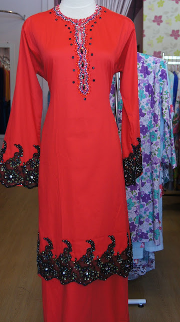Butik Qaireen Baju  Kurung  Lace Cotton Merah  Available 