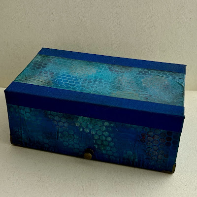 caja de cartón color azul