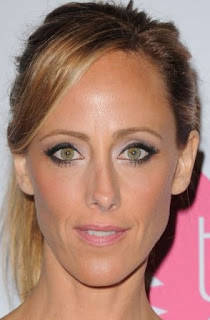 Woman with Oblong face shape. Kim Raver, American actress.