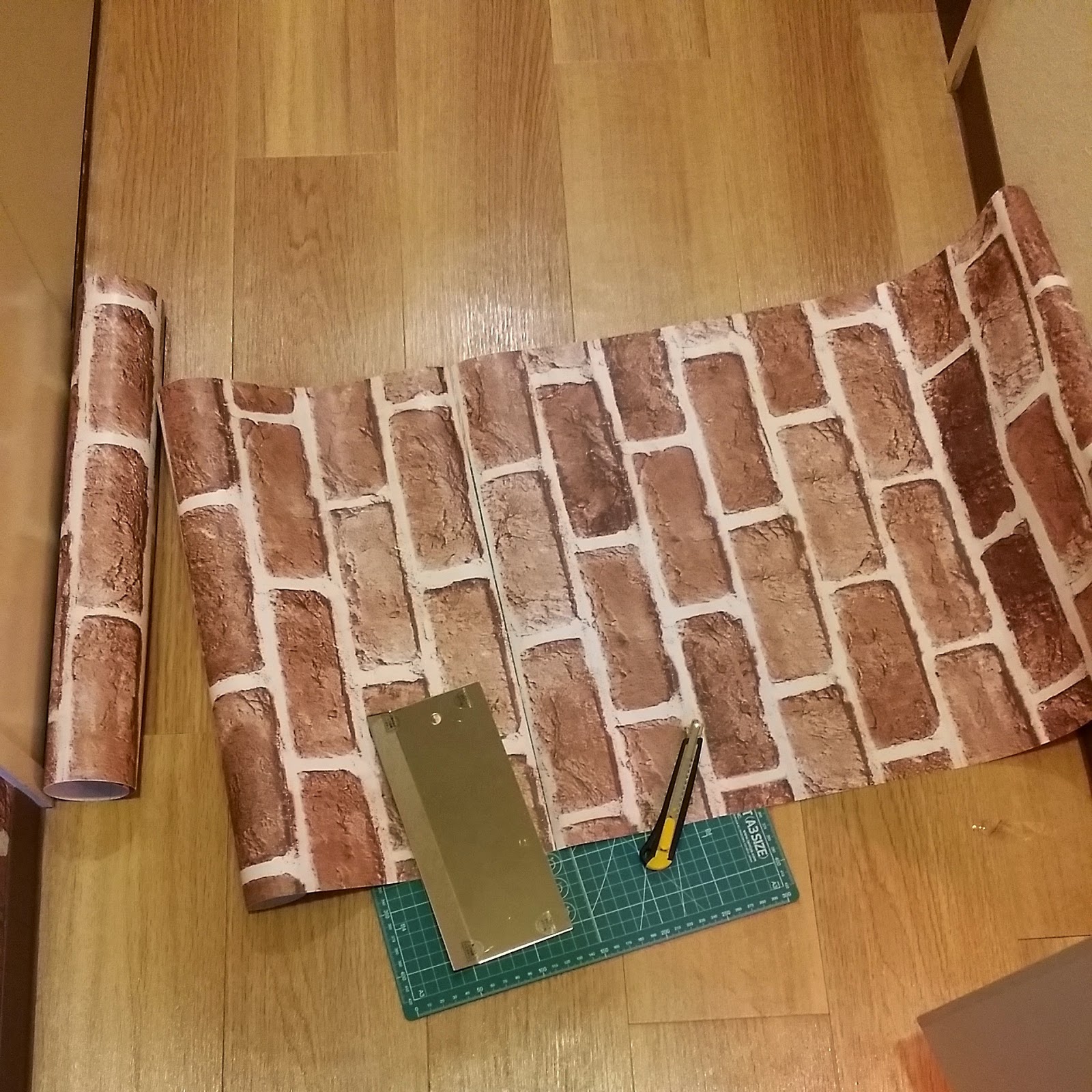 100均のリメイクシートで賃貸の玄関にレンガ腰壁を作るdiy方法は簡単でいい カフェインテリア計画 100均のリメイクシートで賃貸の玄関にレンガ腰壁を作るdiy方法は簡単でいい カフェインテリア計画