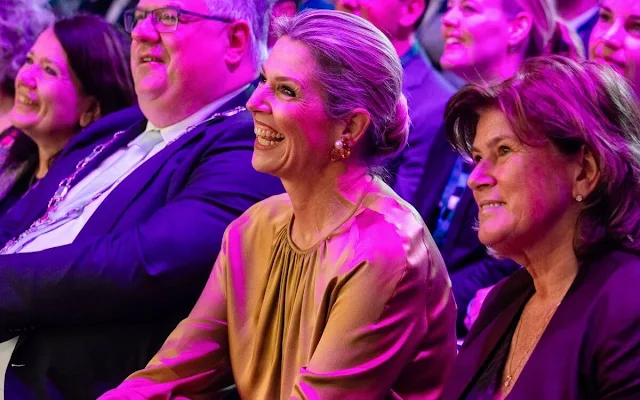 Queen Maxima wore a Madame camel wool and cashmere coat and Gianni oversized top by Natan Couture