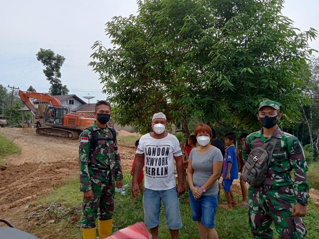 Orang Tua Asuh Satgas TMMD Mengaku Senang.