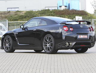 2013 Nissan GT-R car