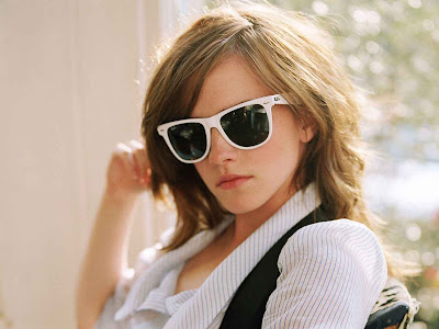 Emma Watson Normal Resolution HD Wallpaper 3