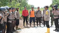 Kapolres Kepulauan Meranti Beserta Tim Bantu Padamkan Karhutla Di Rangsang dan Tebing Tinggi Barat