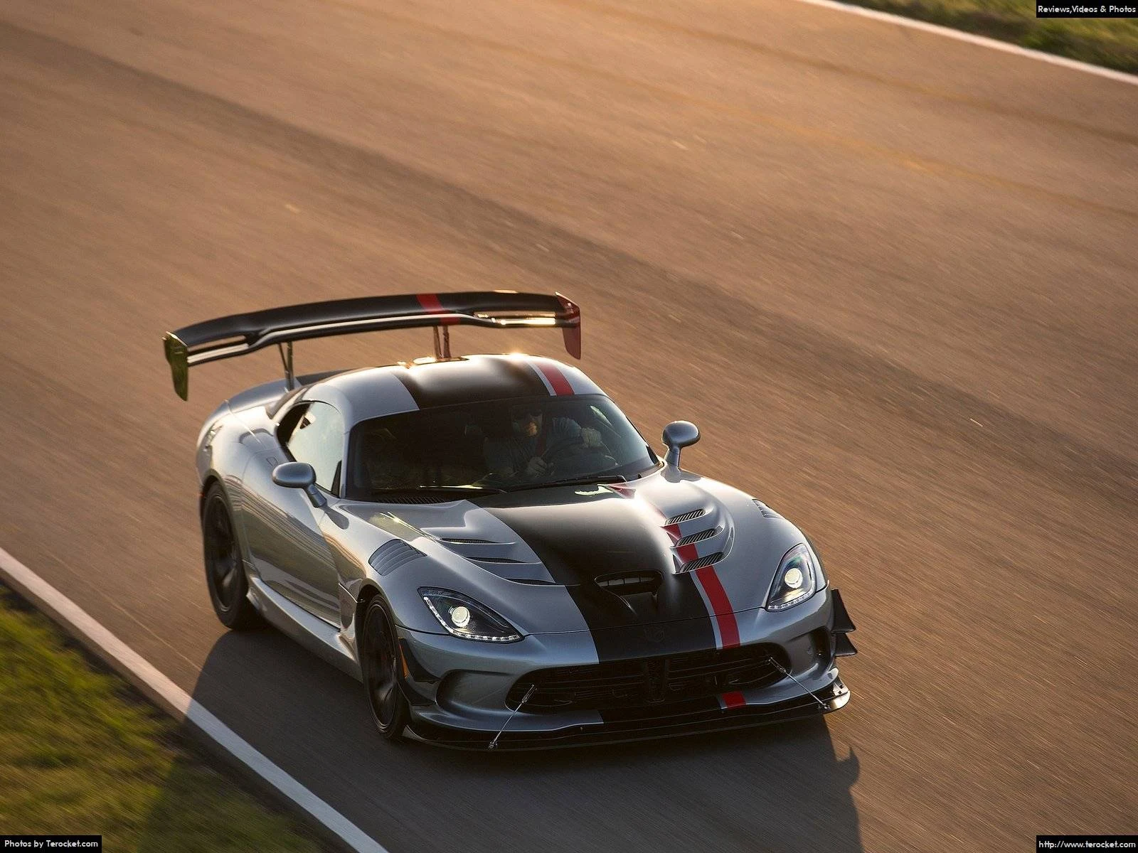 Hình ảnh siêu xe Dodge Viper ACR 2016 & nội ngoại thất