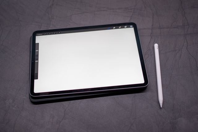 digital drawing tablet with apple pencil