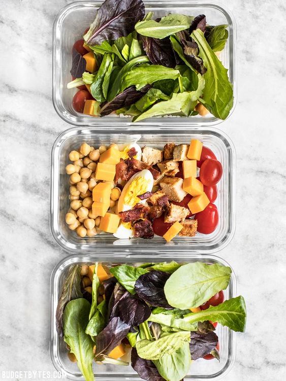 It’s hot outside. Like molten hot, and that calls for some cold, no-heat meal prep ideas! I’m all about huge salads full of yummies that are filling and totally meal-worthy. Cobb salad is a classic “m