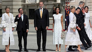 King Felipe VI welcomes Colombian president