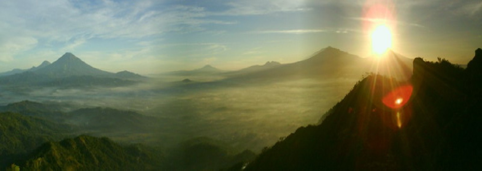 Puncak Suroloyo di perbukitan Menoreh Puncak Khayangan para Dewa 