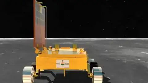 अंतरिक्ष से आई आवाज़  "नमस्कार पृथ्वीवासियों! यह #Chandrayaan3 का प्रज्ञान रोवर है"..