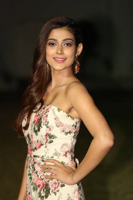 Akanksha Singh Stills At Malli Raava Movie Pre Release Event