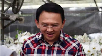 Bacakan Nota Keberatan, Ahok Menangis di Persidangan