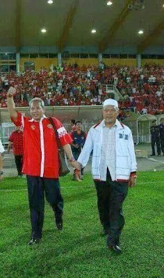 gambar terbaik bolasepak yang menyatukan politik yang bertelagah 1