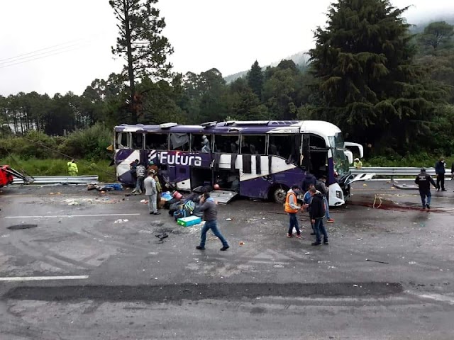 Se voltea autobus de pasajeros en la autopista México toluca 