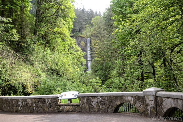 Latourell Falls viewpoint and infographic 