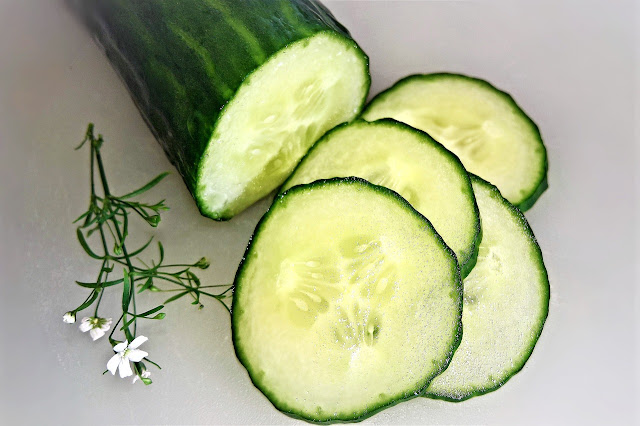how many calories in a mini cucumber