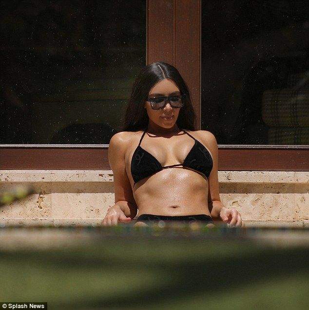 Kim kardashian hot bikini images 2017 year