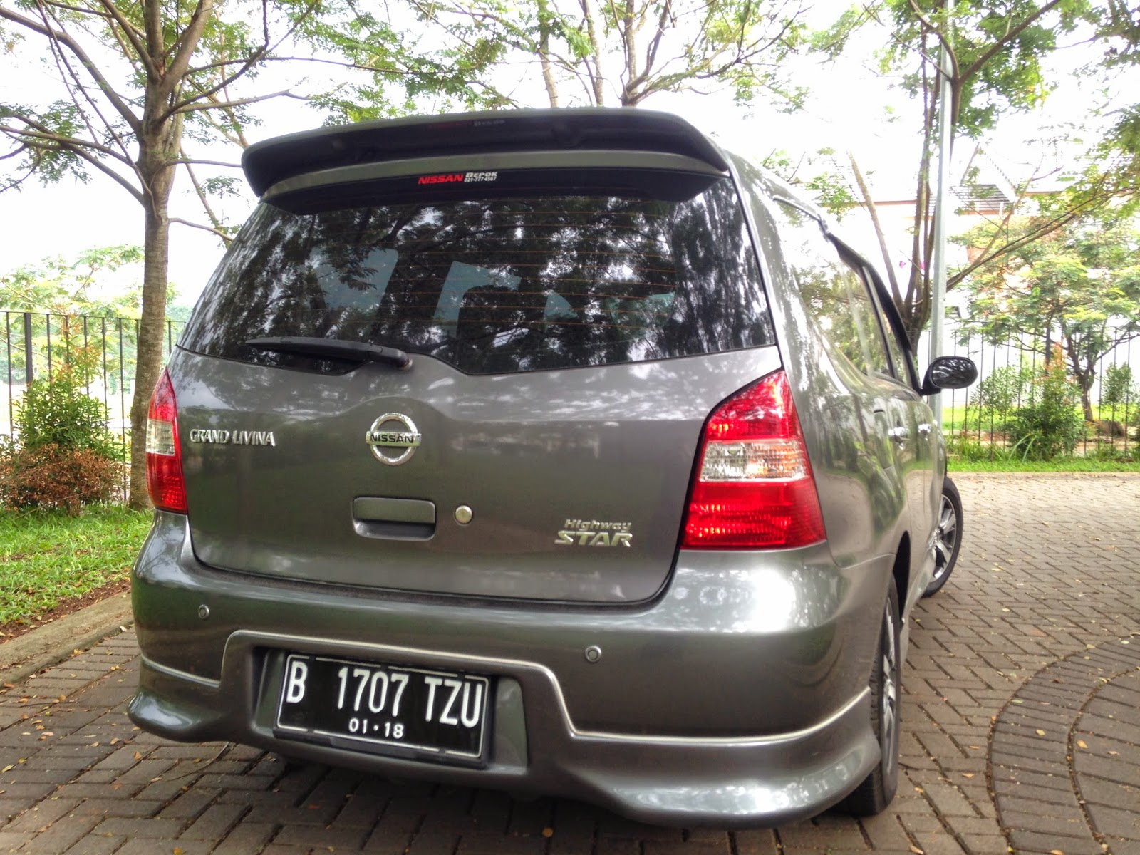 Used Car Review Nissan Grand Livina Highway Star 2012