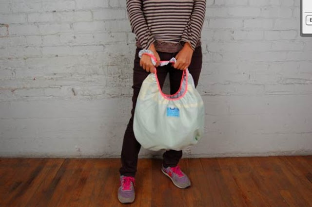 poketo, eco party mearry Upcycling: bolsas feitas com outdoors de rua