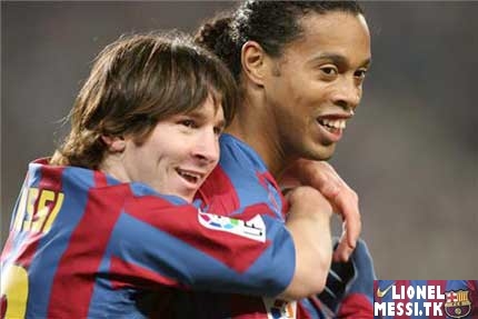 Messi Ronaldinho celebracion gool sonrisas