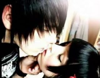 emo kiss