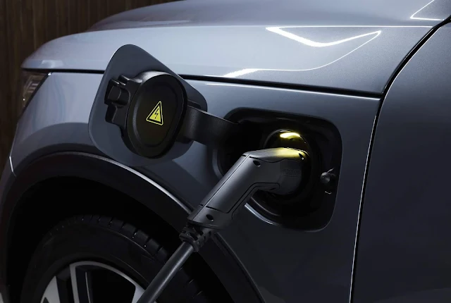 Volvo lança carregador doméstico para carro elétrico de qualquer marca no Brasil - preço R$ 6.499