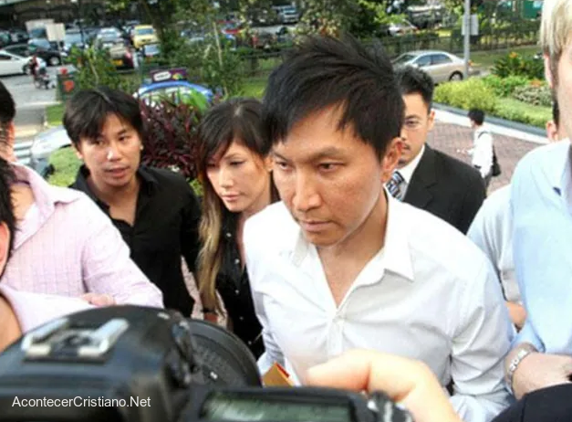 Pastor Kong Hee acusado de robar dinero de iglesia en Singapur