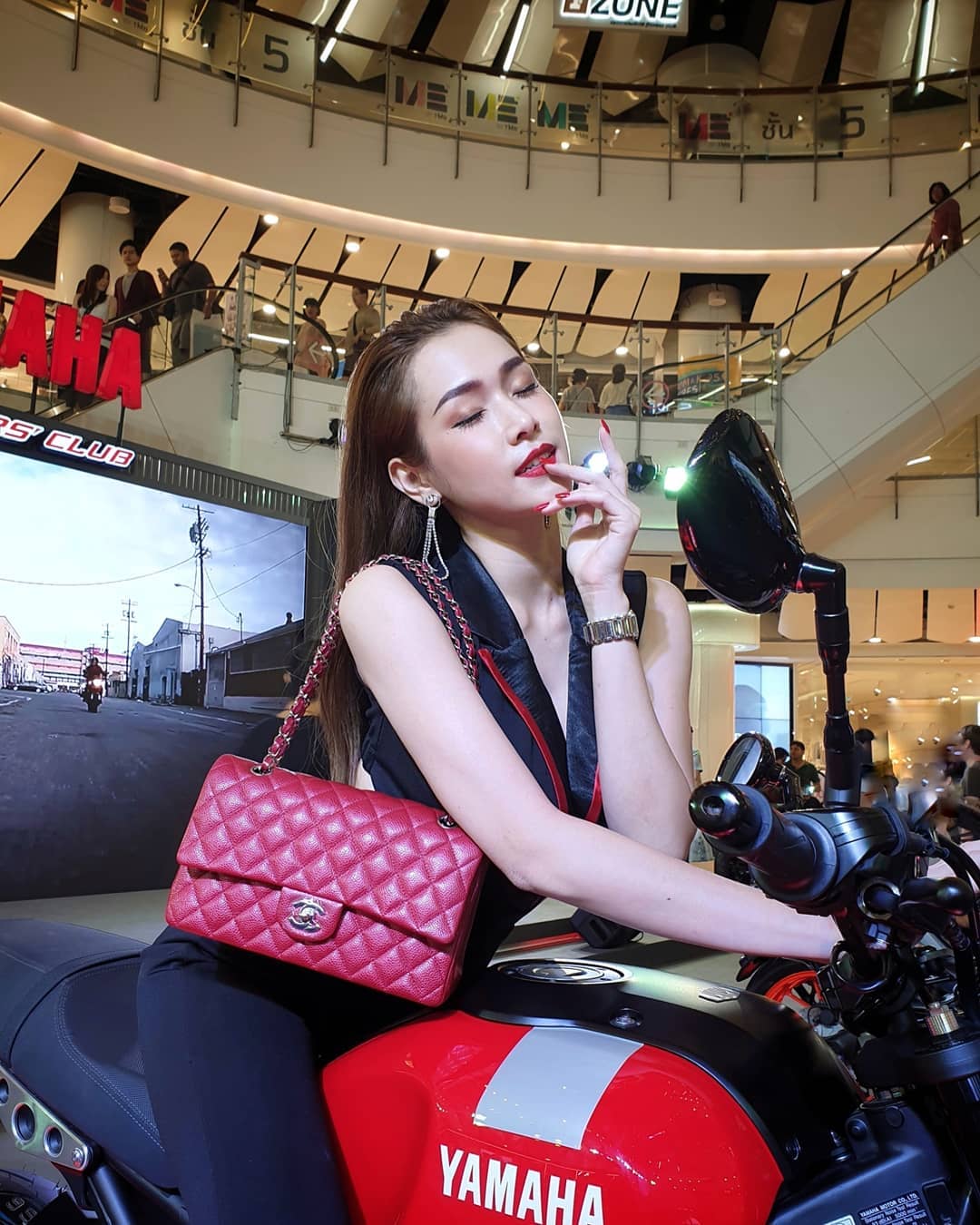 Mananya Benjachokanant – Pretty Thai Motor Show Girls