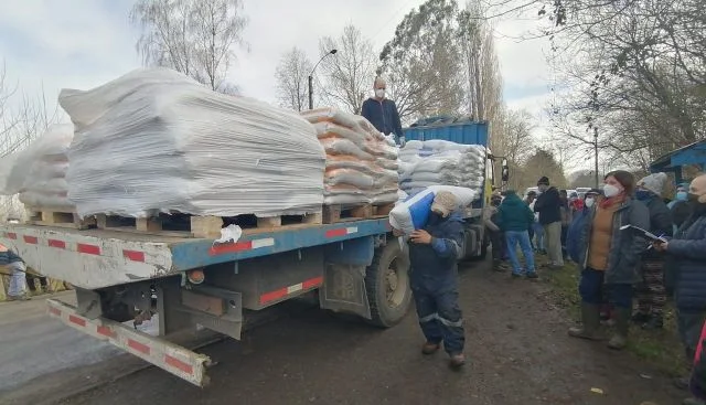 Entregan alimentos para animales