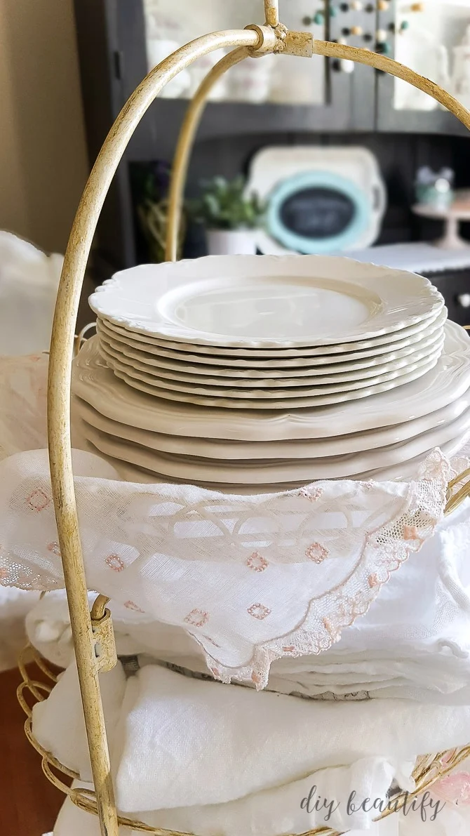 I used vintage decor items to style a shabby modern birthday party, as well as select items from Minted.com!