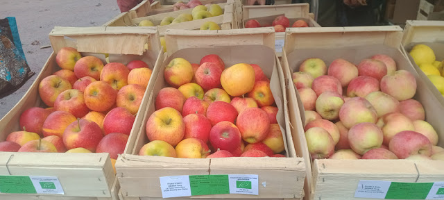 Organic apples at a market, Indre et Loire, France. Photo by Loire Valley Time Travel.