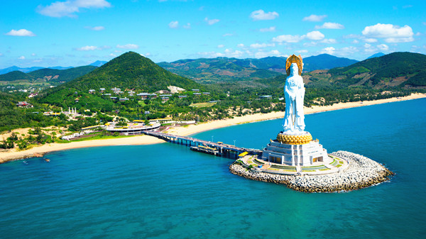 patung dewi kwan im di sanya hainan