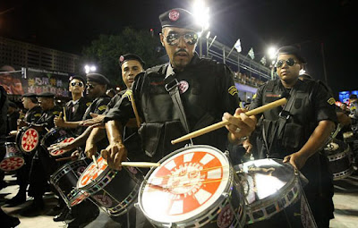 Bateria da Salgueiro homenageia Tropa de Elite