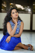 Ishika Singh Latest Glamorous Photos-thumbnail-41