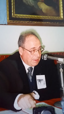 Don José Miguel imparte su conferencia en las X Jornadas de la Unidad Católica de España, Zaragoza, 16, 17 y 18-IV-1999. A ellas fue asiduo don Vicente Febrer (Gandía). Foto: JFG1999.