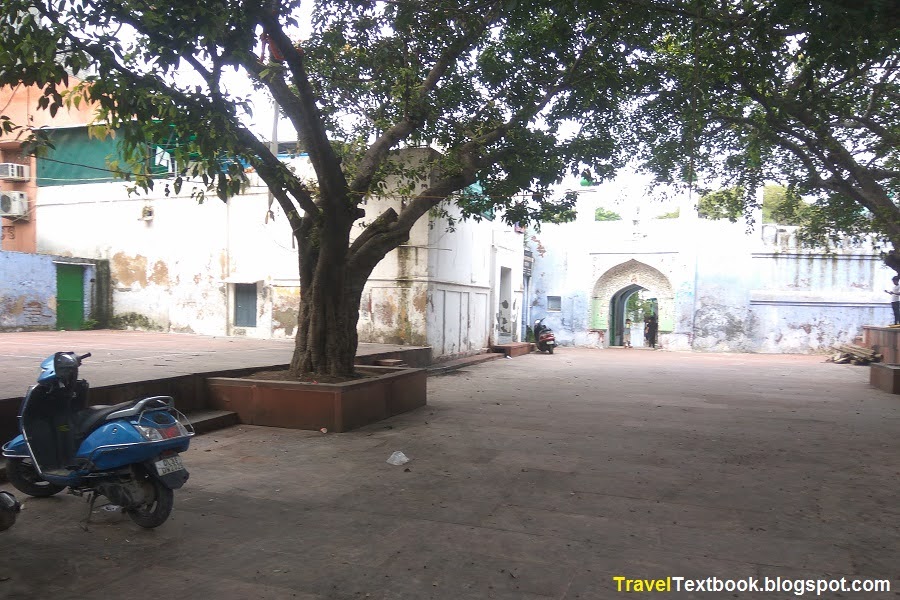 Qutubuddin Bakhtiyar Kaki Dargah