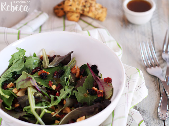 Ensalada de frutos secos y frutas deshidratadas