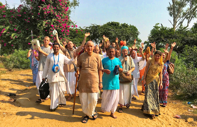 Sankarshan Das with Disciples Govardhan Parikrama Bliss