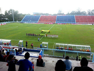Foto 21: Pertandingan bola sepak di stadium