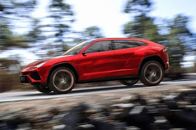 Μηχανικοί της Audi εξελίσσουν τη νέα Lamborghini Urus!